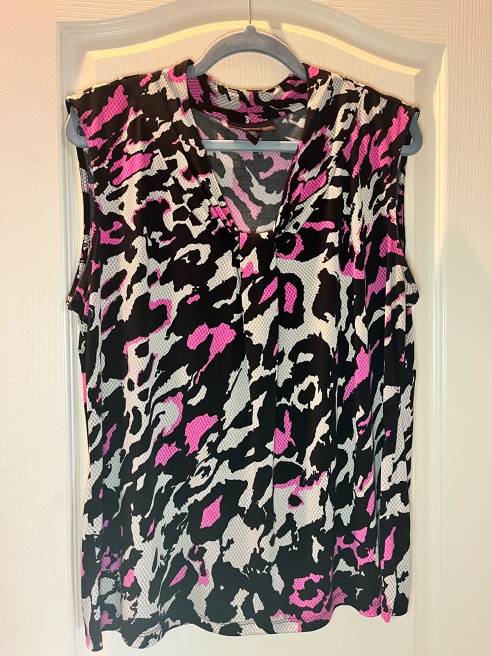 Dana Buchman Black, White & Pink Sleeveless V-Neck with snakeskin detail.
